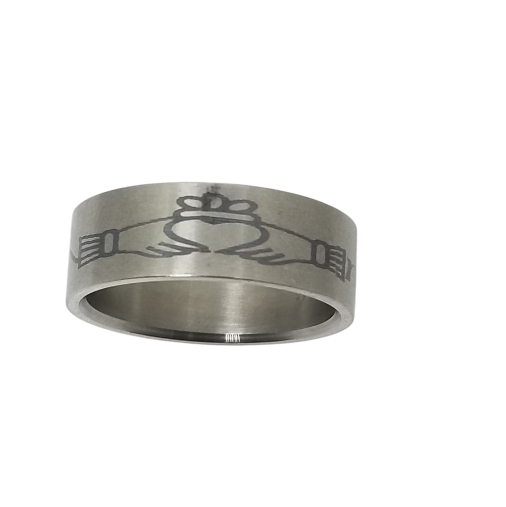 NWOT SILVERTONE STAINLESS STEEL CLADDAGH CELTIC DESIGN BAND SIZE 12